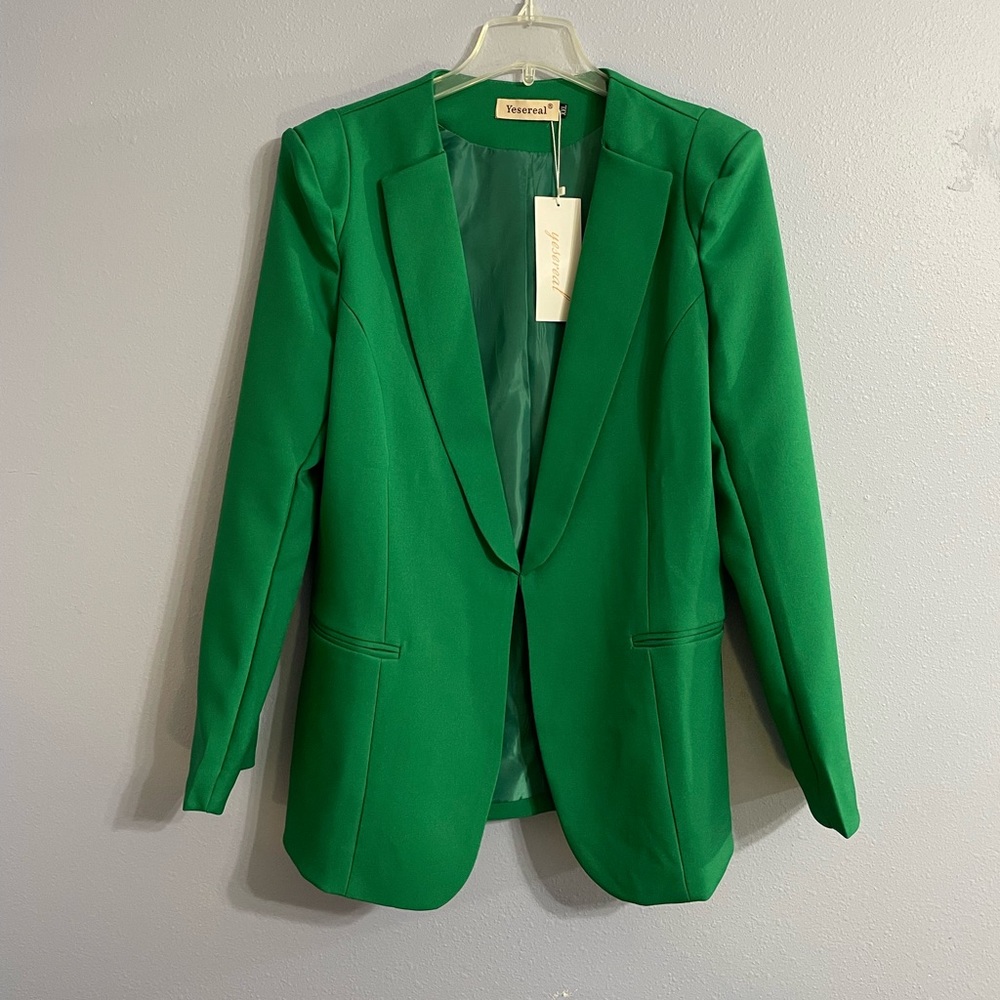 Green Blazer, single clasp closure